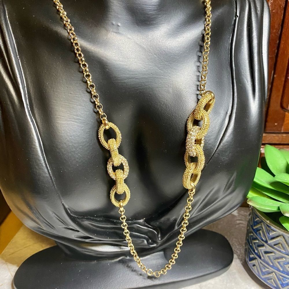 𝅺BANANA Republic Rhinestone Oval Link necklace